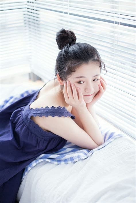 无码精品人妻在线看月影婆娑夜阑珊，灯火阑珊处人妻情深意切，丝滑肌肤绽放如花，缠绵悱恻间尽显人间至美风情，引君沉醉其中难自拔。